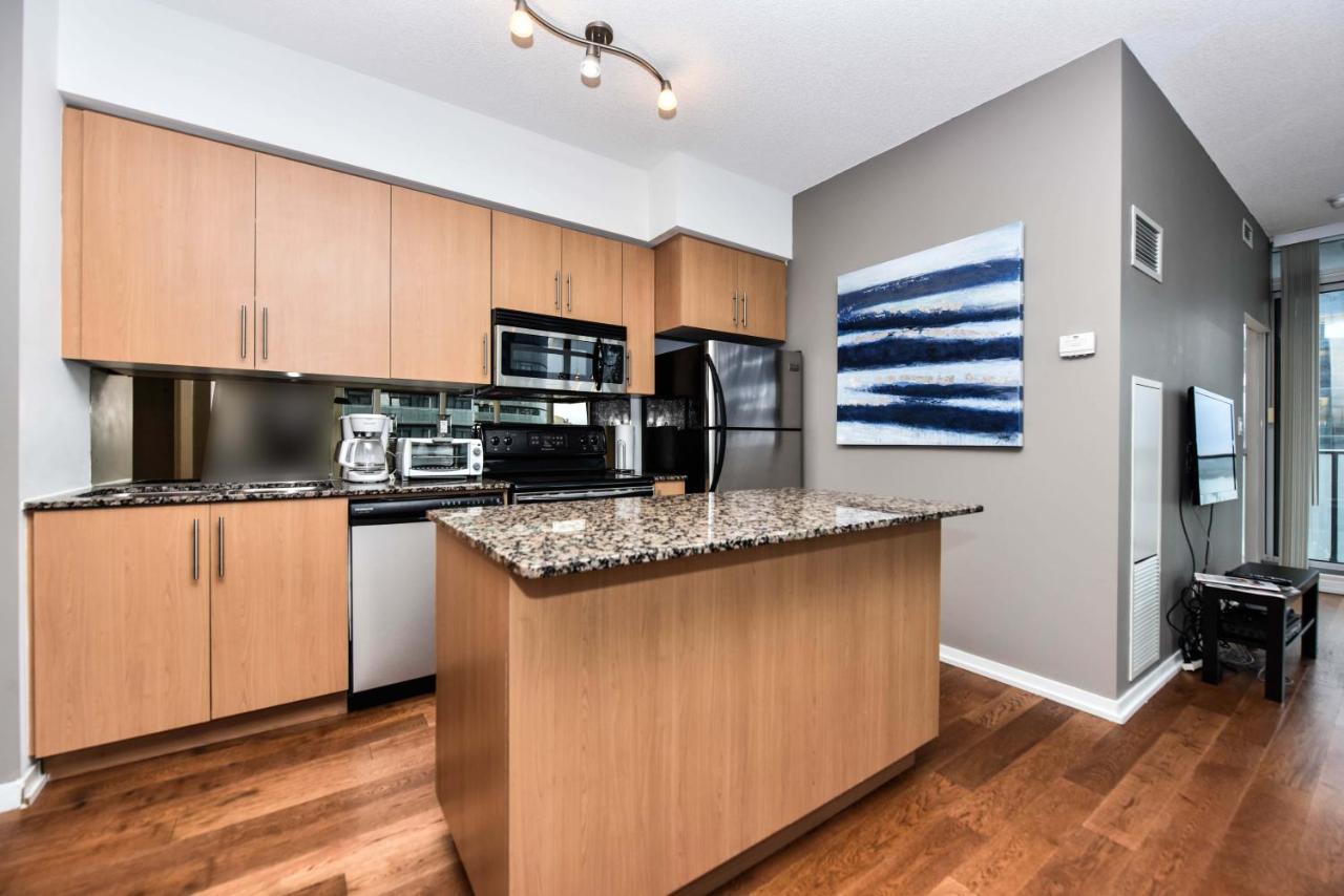 Sarkar Suites - Maple Leaf Square Toronto Dış mekan fotoğraf