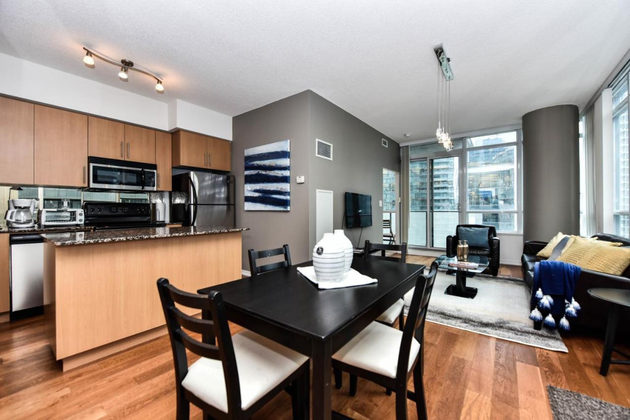 Sarkar Suites - Maple Leaf Square Toronto Dış mekan fotoğraf
