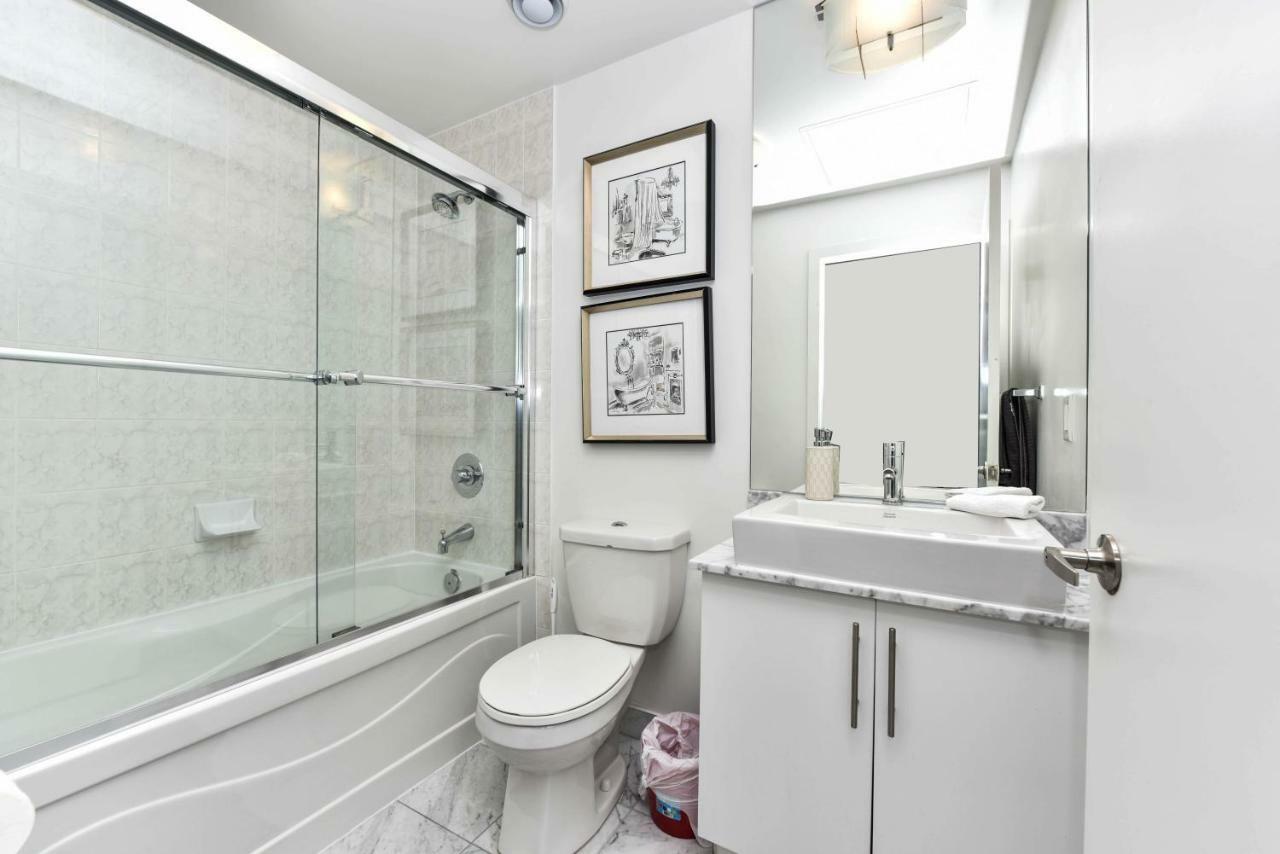 Sarkar Suites - Maple Leaf Square Toronto Dış mekan fotoğraf