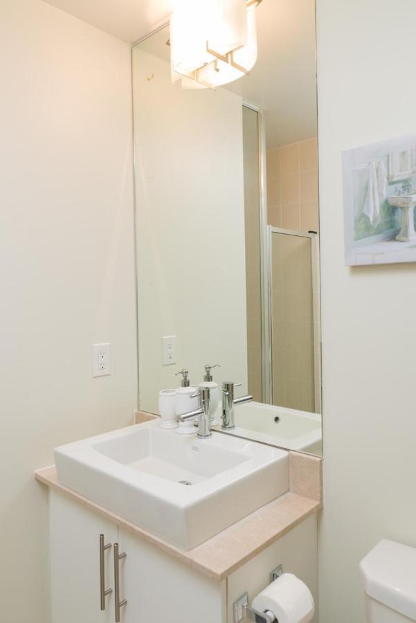 Sarkar Suites - Maple Leaf Square Toronto Dış mekan fotoğraf